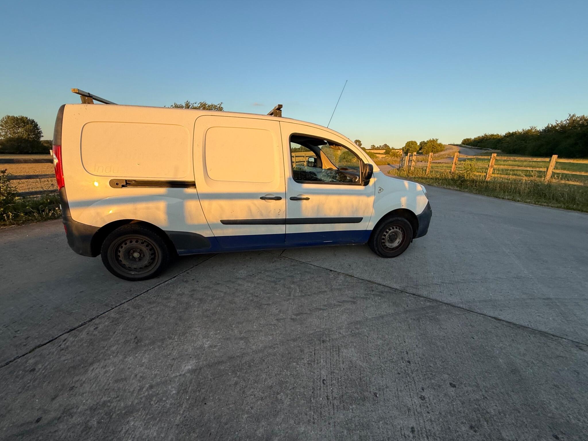 Renault Kangoo Maxi 1.5 LL21 dCi FWD L3 H1 4dr — photo 53 of 68